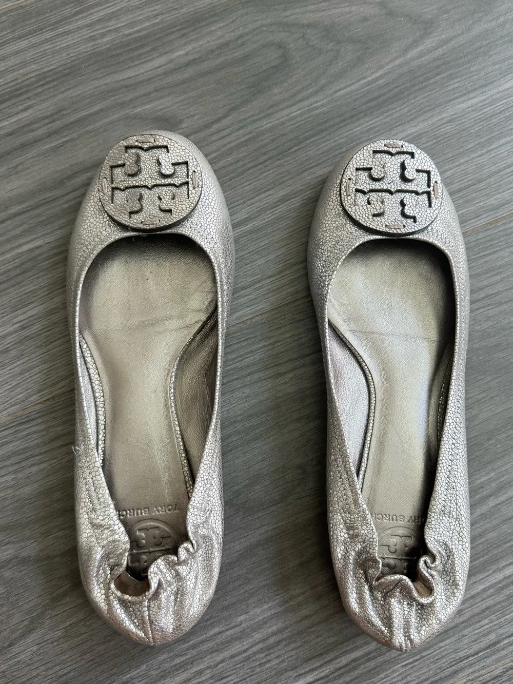 Tory Burch Metallic Silver Reva Logo Ballet Flats size 9